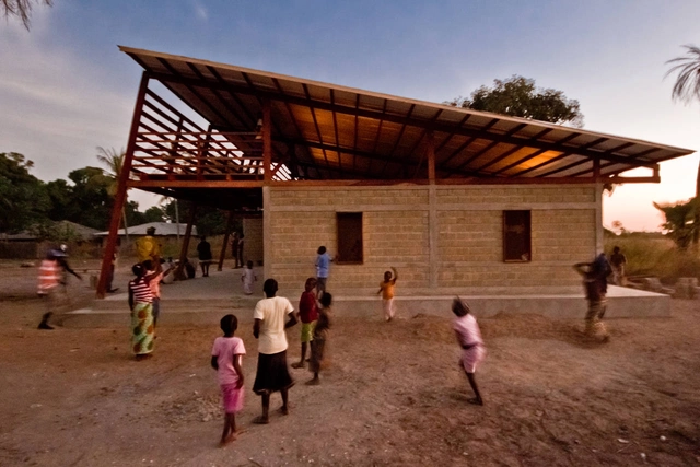 Centro Juvenil em Niafourang / Project Niafourang - Centro Para Jovens