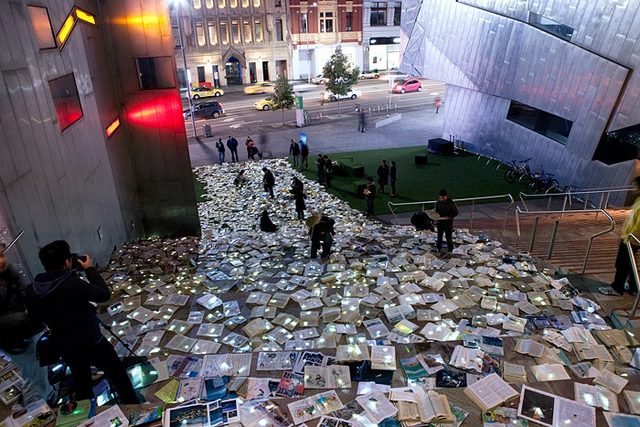 “Literature vs Traffic”: Os livros tomam conta da rua - Imagem de Destaque