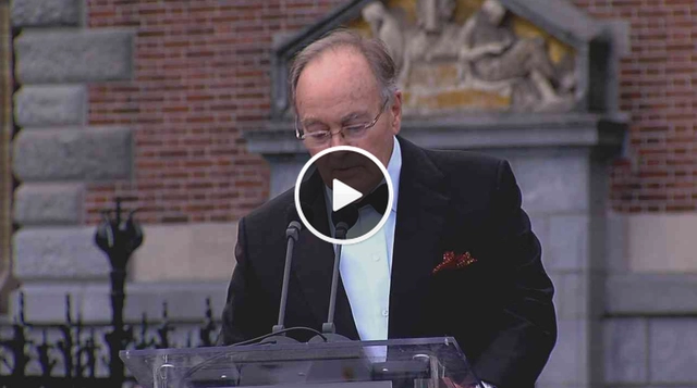 Ao vivo de Amsterdã: Shigeru Ban é laureado na cerimônia de premiação do Pritzker  - Imagem de Destaque