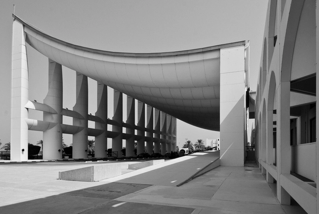 Architecture Classics: Kuwait National Assembly Building / Jørn Utzon - Other Public Administration Buildings