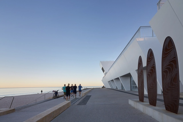 Surf Club City Beach / Christou Design Group - Recreación Y Entrenamiento