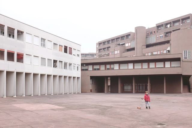 AD经典: 加拉拉特西公寓 / 阿尔多·罗西 & 卡尔罗·艾莫尼诺 - 居住建筑