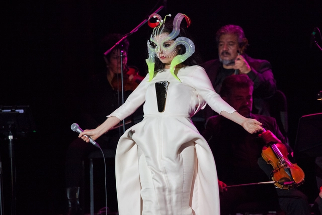 Clearing The Mind: Björk Explains Walking's Benefits For Mental Health And The Creative Process - Featured Image