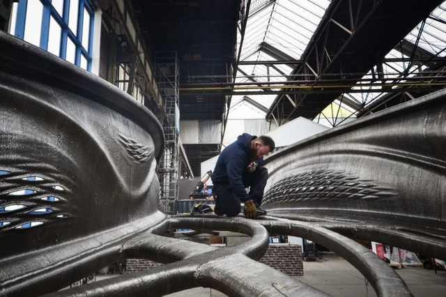 World's First 3D-Printed Steel Bridge Takes Center Stage at Dutch Design Week - Featured Image
