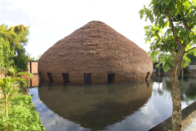 Hay Roofs Explored Through 13 Vietnamese Restaurant Projects - Featured Image