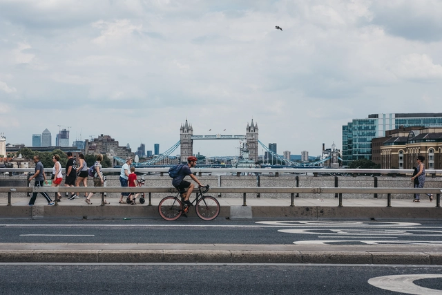 Londres presenta calles libres de automóviles a medida que se reduce el confinamiento - Imagen Principal