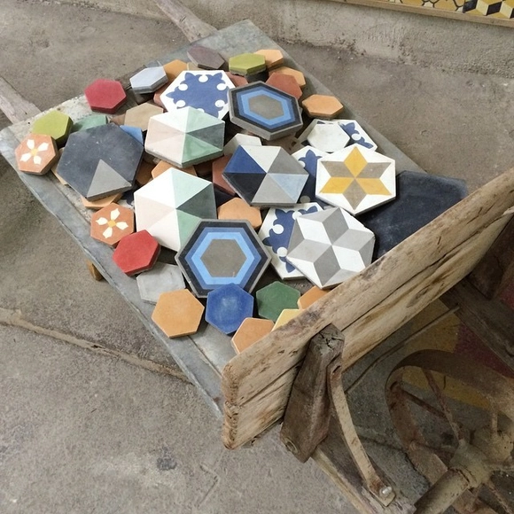 Hydraulic Tiles: Artisan Manufacturing and Custom Design - Featured Image