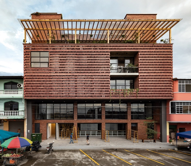 Mixed Use Housing: Incorporating Commercial, Cultural and Industrial Programs in a Home - Featured Image