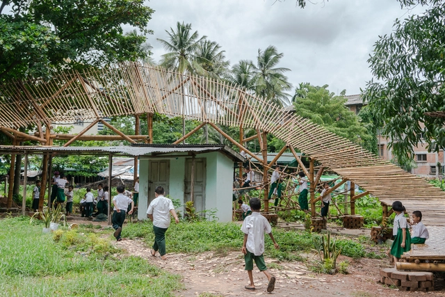 Bamboo Playground / Blue Temple - Exterior Photography, Elementary & Middle School