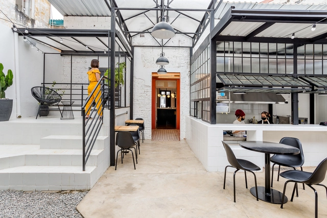 Gema Bar / Nó Arquitectura - Interior Photography, Renovation, Kitchen, Door, Facade, Table