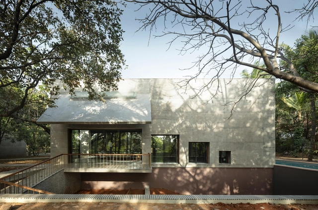 Casa de Concreto / Samira Rathod Design Atelier - Fotografía exterior, Interiores De Casas, Jardín, Fachada