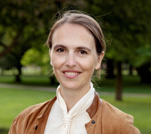 Josephine Michau é a curadora do pavilhão dinamarquês na Bienal de Veneza 2023 - Imagem de Destaque