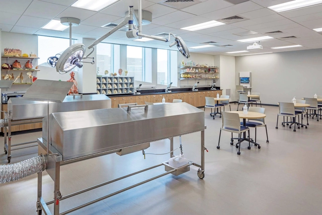 3 médicos involucrados en el diseño de hospitales comparten su experiencia en la arquitectura de la salud - Imagen Principal