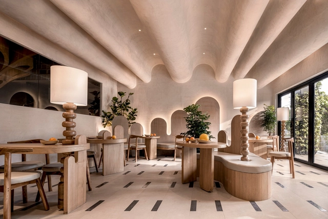 Embracing the Curves: 28 Projects that Highlight One of 2022’s Dominating Interior Design Trends - Featured Image