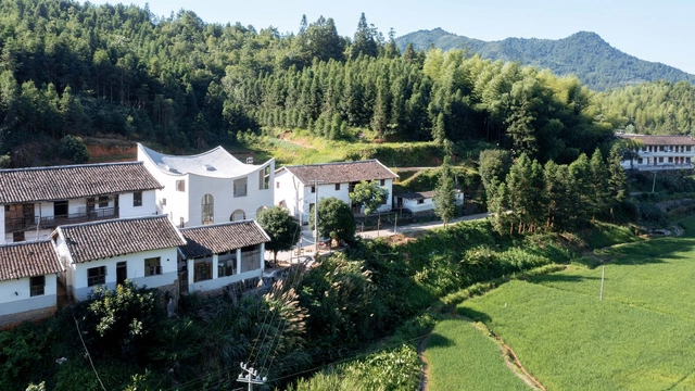 乡村画室 / 跳房子建筑工作室 - 建筑图, 工作室, 花园, 表皮, 森林