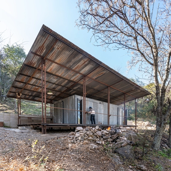 Economía circular en la vivienda latinoamericana: 12 ejemplos de reuso de materiales - Imagen Principal