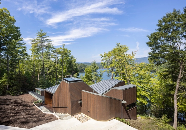 八个体块构成‘小山’，Nebo 住宅 / Fuller/Overby Architecture - 建筑图, 独立住宅, 花园, 表皮, 森林