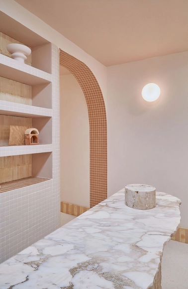 Enriching Minimalism Through Pixel-Type Ceramics and Oversized Marbles - Featured Image
