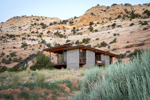 Aprovechar la masa térmica para una vida sostenible: 4 proyectos residenciales en los desiertos de Estados Unidos - Imagen Principal