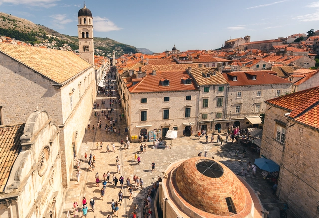 Coping with Extreme Heat: How Cities are Confronting the Heatwave in Eastern and Southern Europe - Featured Image
