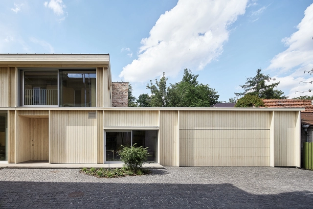 Una casa en Žverynas / Inblum Architects - Fotografía exterior, Casas, Puerta, Fachada