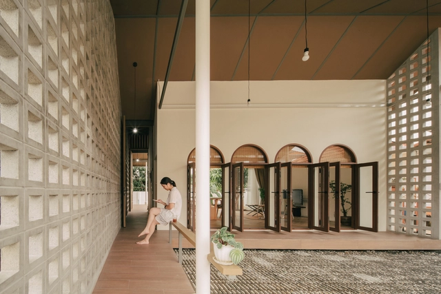 Casa Flow / Out & About Architects - Fotografía interior, Casas, Fachada, Arco, Barandas