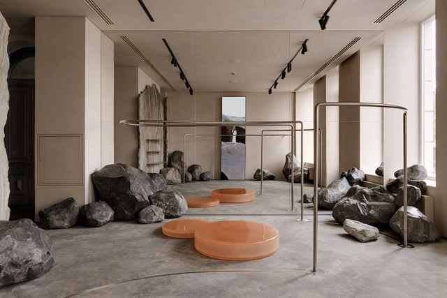 Milla Nova Boutique Store / balbek bureau - Showroom