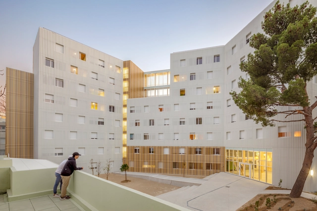 Del modernismo al multiculturalismo: la evolución histórica de las viviendas para estudiantes - Imagen Principal