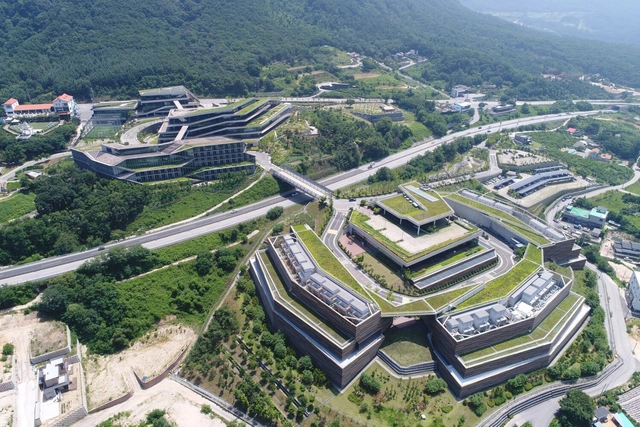 Evolution of Data Center Design: Modular Construction, Sustainable Architecture and Eclectic Form - Featured Image