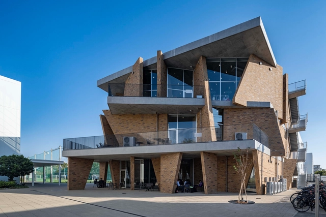 Shonan Institute of Technology High School Library / kousou + Fukei Co. - Exterior Photography, High School