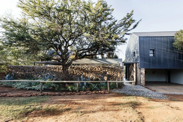 Rustenburg Farm / Nadine Engelbrecht Architect - Houses