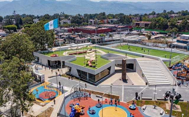 Parque de la Paz Carlos "El Pescadito" Ruiz / Luis Pedro Cifuentes - Parque